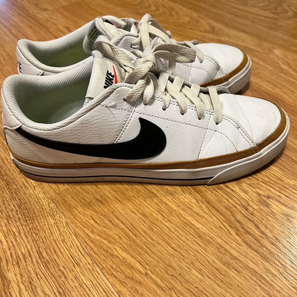 Nike Low Top Sneakers in White with Black Swoosh and Brown Trim